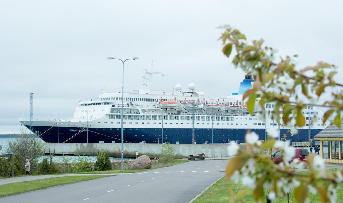 Kruiislaev Saaremaa sadamas