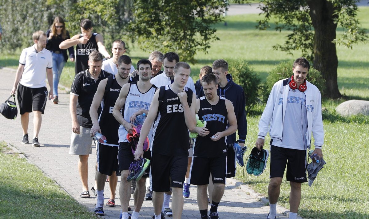 Eesti korvpallikoondis jalutas mängusaalist hotelli