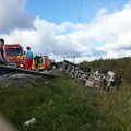 ФОТО: На шоссе Таллинн-Рапла произошло ДТП с грузовиком, водитель застрял в кабине на 2 часа