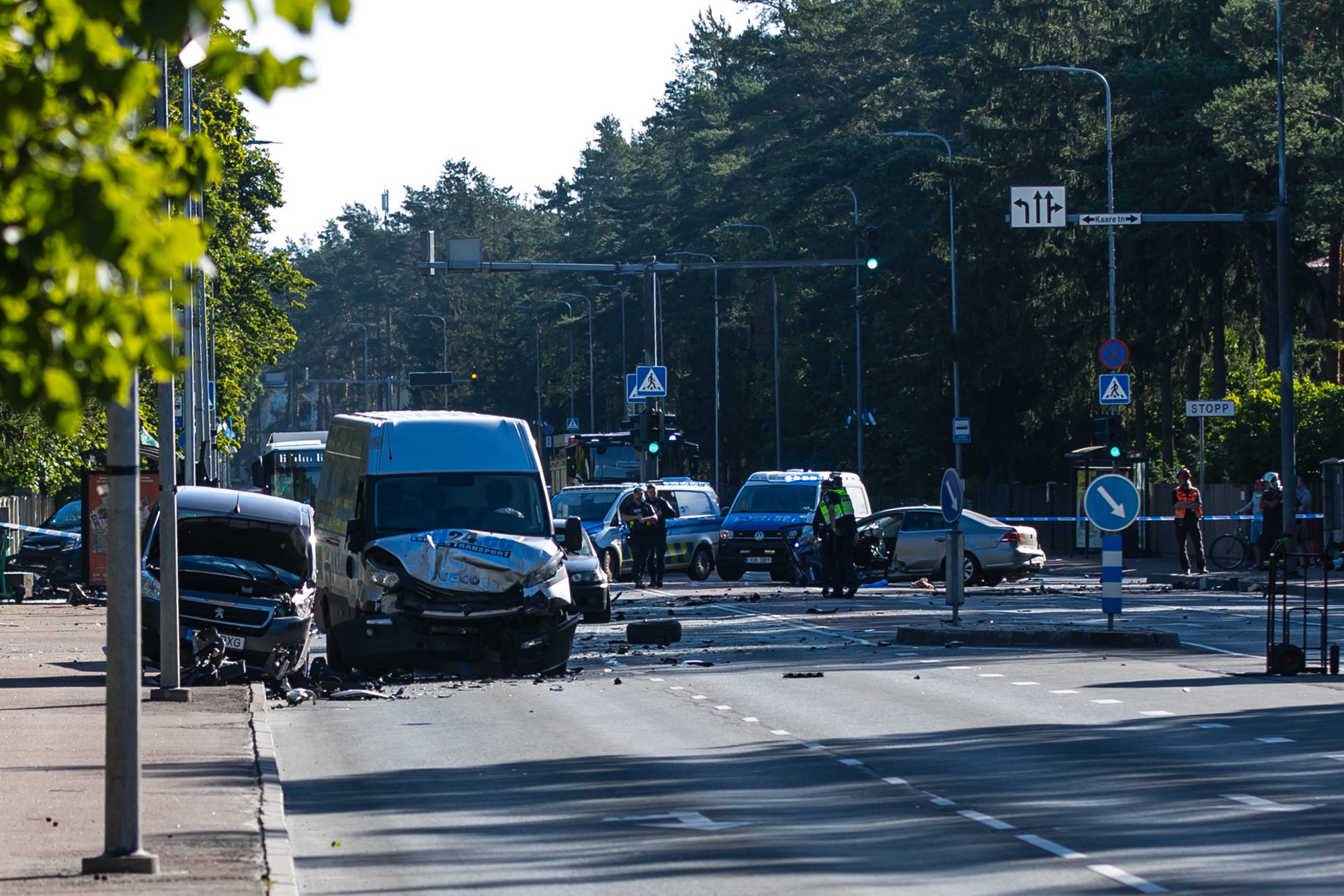 Трое пострадавших во вчерашней аварии в Нымме по-прежнему в тяжелом  состоянии. Водитель был трезв - Delfi RUS