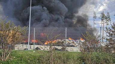 ФОТО | В Ляэне-Вирумаа произошел пожар на территории центра переработки отходов