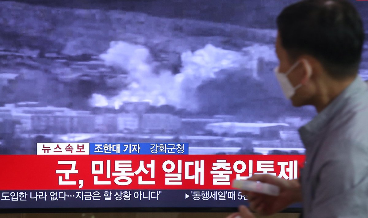 Õhkimise uudis eile Souli raudteejaama ekraanil