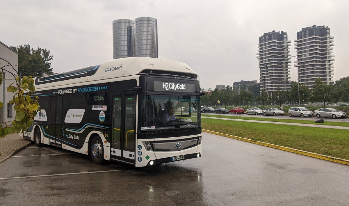 Vesinikul sõitev buss Riias