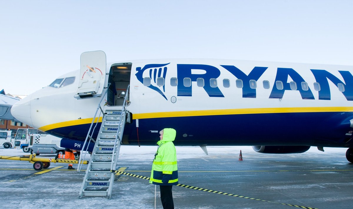 Ryanairi lennuk Talinna lennujaamas.