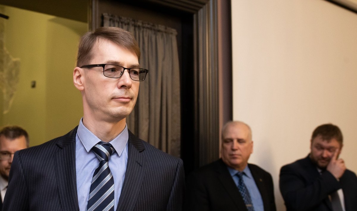 Politsei tabas EKRE väliskaubandus- ja infotehnoloogiaministri kandidaadi Marti Kuusiku 4. märtsil jääknähtudega autoroolist. Ta ületas ka lubatud sõidukiirust.