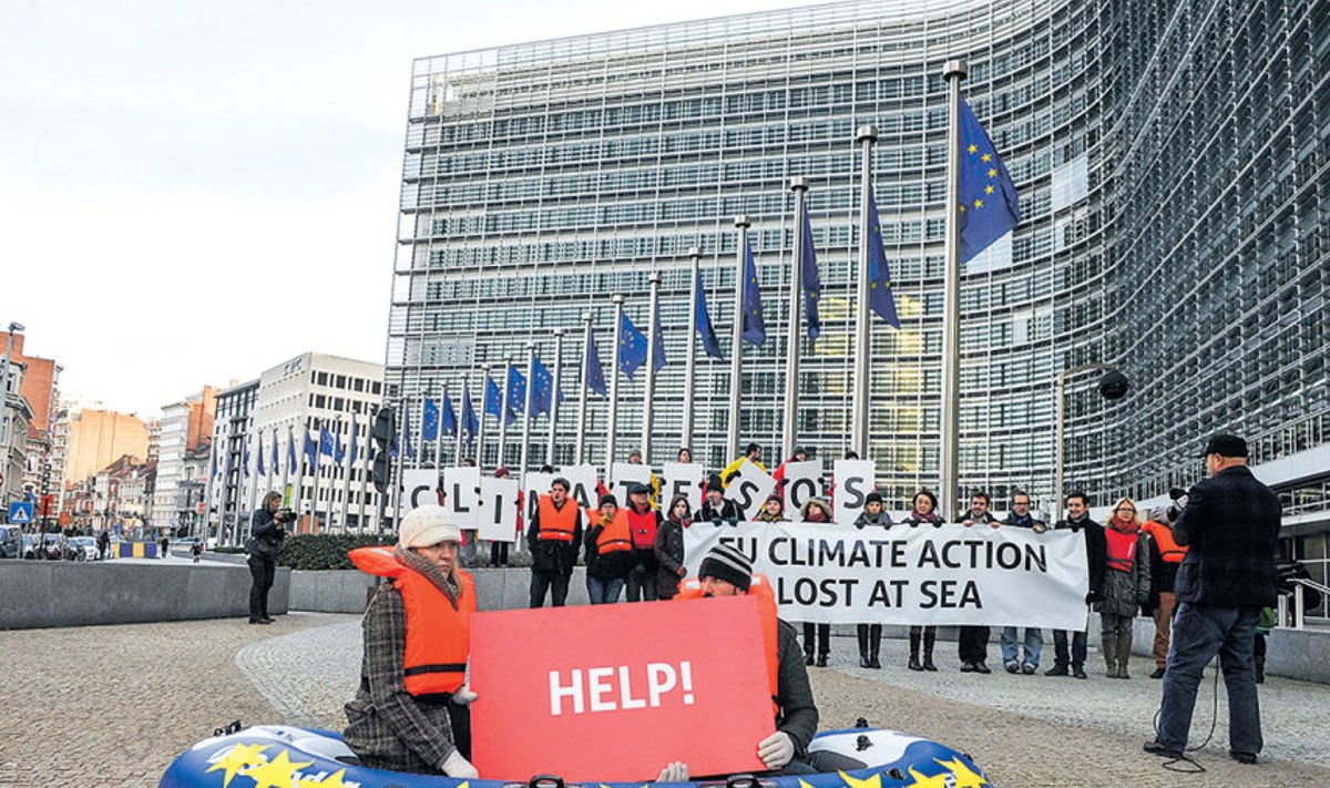 Samal ajal, kui Euroopa Komisjon tutvustas oma uut kava, protestisid komisjoni hoone ees kliimaaktivistid. Nende eesmärk oli ametnikele meelde tuletada, et neilt oodatakse reaalseid ja piisavaid meetmeid, mis võitleksid kliimamuutustega. 