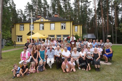 Taevaskoda EV100. Mälestuskivi ja pinkide avamine Taevaskojas 2018.