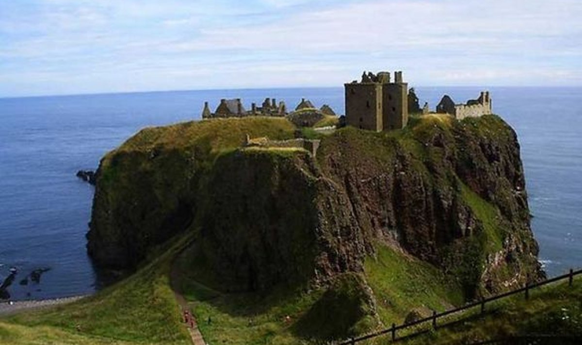 Loss: Stonehaveni lossi varemed asuvad vaata et solvavalt maalilises kohas.