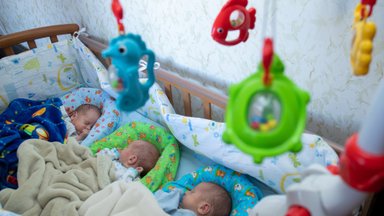 VIDEO | Mai alul sündinud kolmikud on kodus. Lastel läheb hästi, aga pere vajab hädasti abi