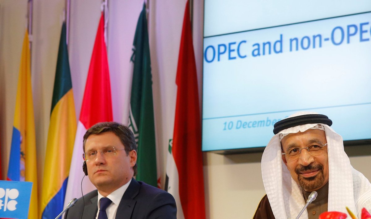 Venemaa energiaminister Aleksander Novak (vasakul) ja Saudi-Araabia energiaminister Khalid al-Falih 10. detsembril Viinis kokkuleppest teada andmas.