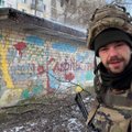 DELFI VIDEO UKRAINAST | Suurtükiväelased sihivad purustatud Vuhledaris vaenlase eesliini