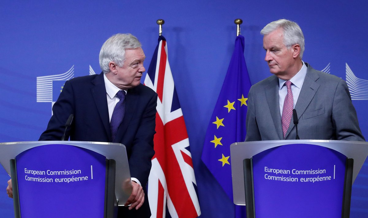 David Davis (paremal) ja Michel Barnier (vasakul)