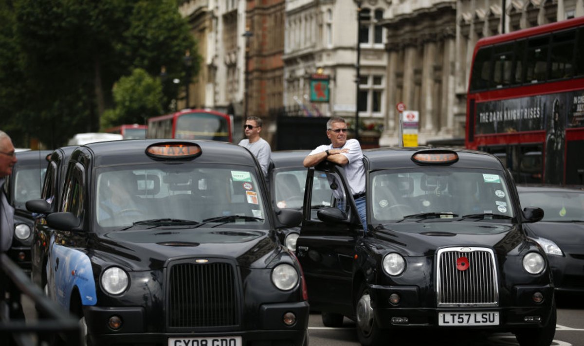 Londoni taksojuhtidel juba igav ei hakka - taksosse unustatakse lisaks mobiilidele muidki huvitavaid asju.