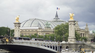 ФОТО | Президент Алар Карис познакомил новое руководство музея Орсе в Париже с творчеством эстонских художников