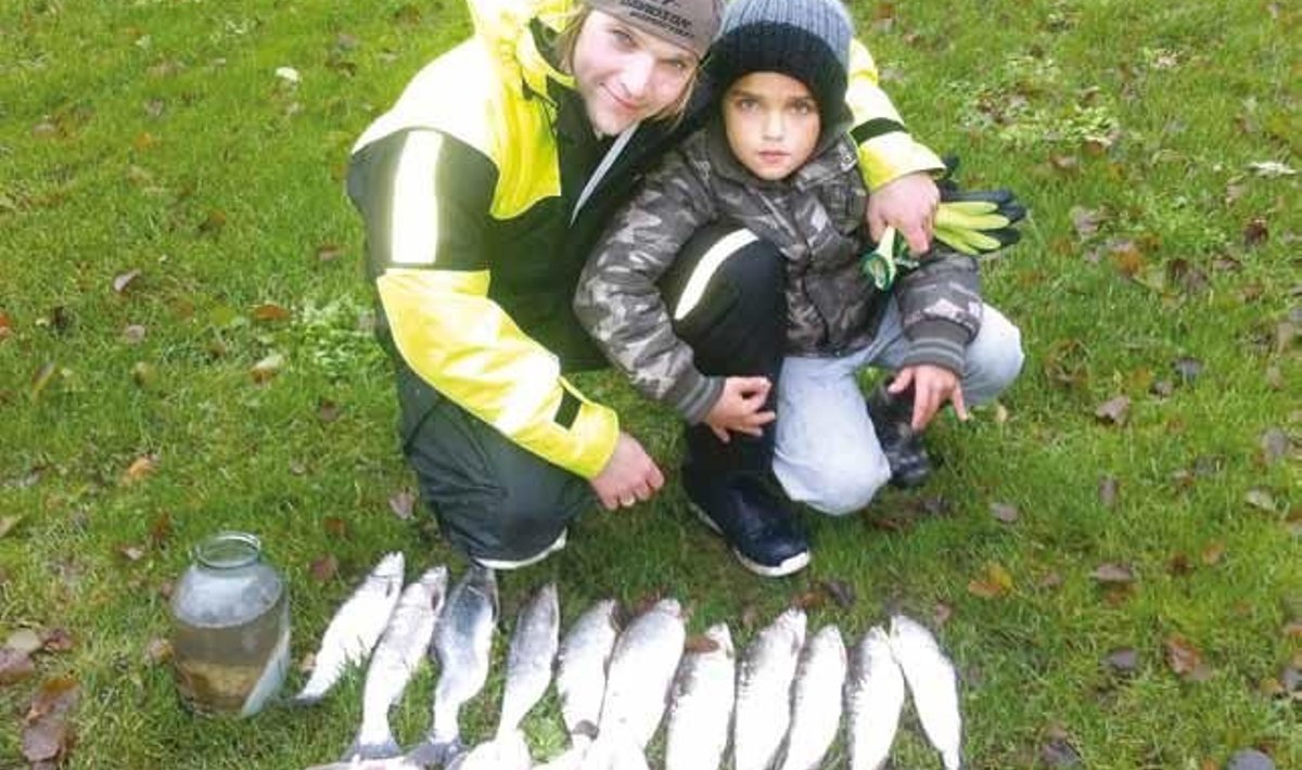 Kalal käimine on üks lemmiktegevusi,” ütleb Jaagup, kes pildil on koos pojaga