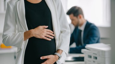 Ülemus rasedale töötajale: meil on tähtajad kaelas – kas tõesti peavad kolleegid kannatama, et sina lapsepuhkusele lähed!