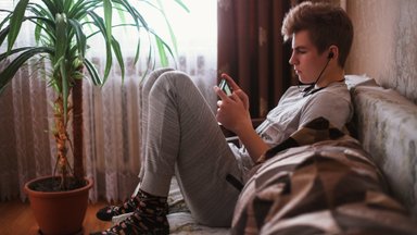 Teismeliste nutupildid sotsiaalmeedias - kas tähelepanuvajadus või appikarje?