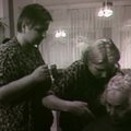 VANAD FILMIKAADRID 1995 | Paide ilusalongis õppis mitu noort naist juuksuriks; garaažis autoremonditöökoja avanud said stardiraha eest osta käia ja soojapuhuri