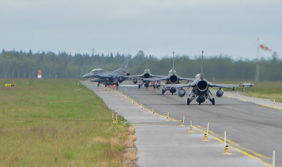 Hävituslennukid F16 Ämari lennubaasis