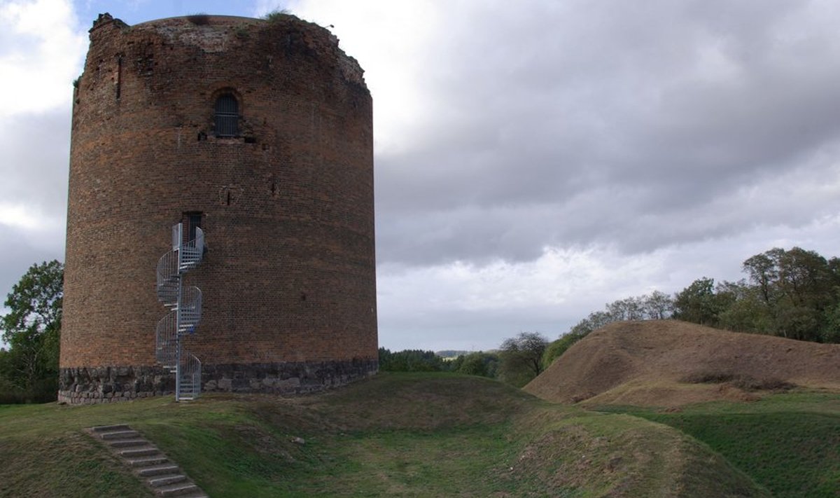 Stolpe kindlustorn on rajatud umbes aastal 1170.