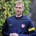 Per Mertesacker vabandas end sõjaväest välja väitega, et ei mahu tanki ära