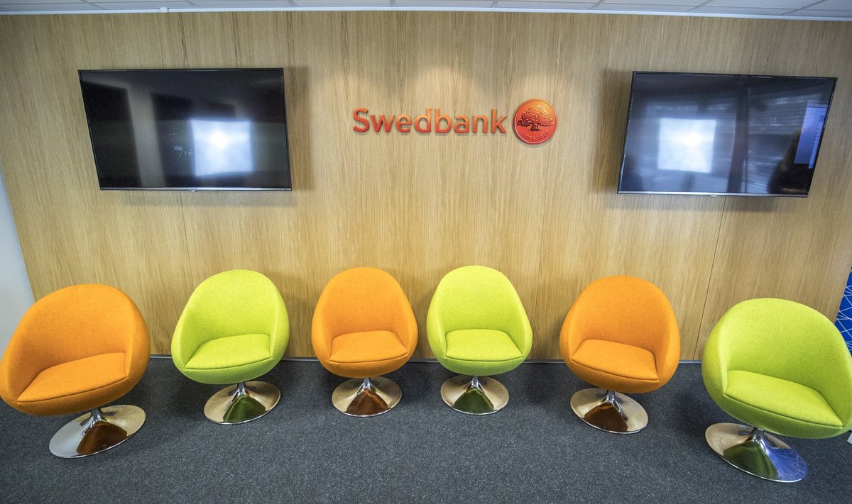 Eesti Swedbanki juhtkond kahtlustuste kohta uut infot lisanud ei ole ning on peamiselt korranud Rootsis väljaöeldut.