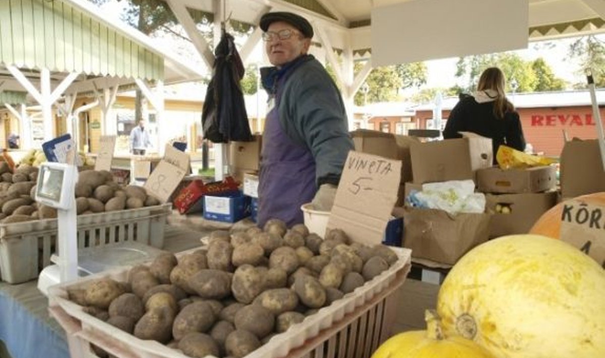 Audru kandi väiketalunik Ärni Enno       müüb kartulit Nõmme turul. Ta on end arvele võtnud äriregistris, maksab raamatupidamise alusel tulumaksu, võtab igal aastal perearstilt 250 krooni maksva tervisetõendi ja lubab tuleval aastal lõpetada.