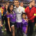 Cristiano Ronaldo sai salaja kaksikute isaks