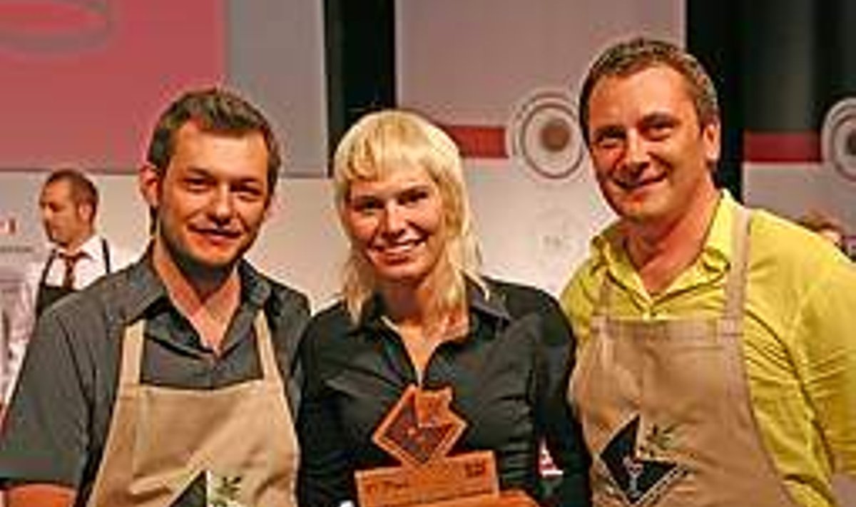 Viimase kolme aasta maailmameistrid: kreeklane Tasos Delichristos (vasakul) ning eestlased Marta Piigli ja Helger Aava. Raimond Feil