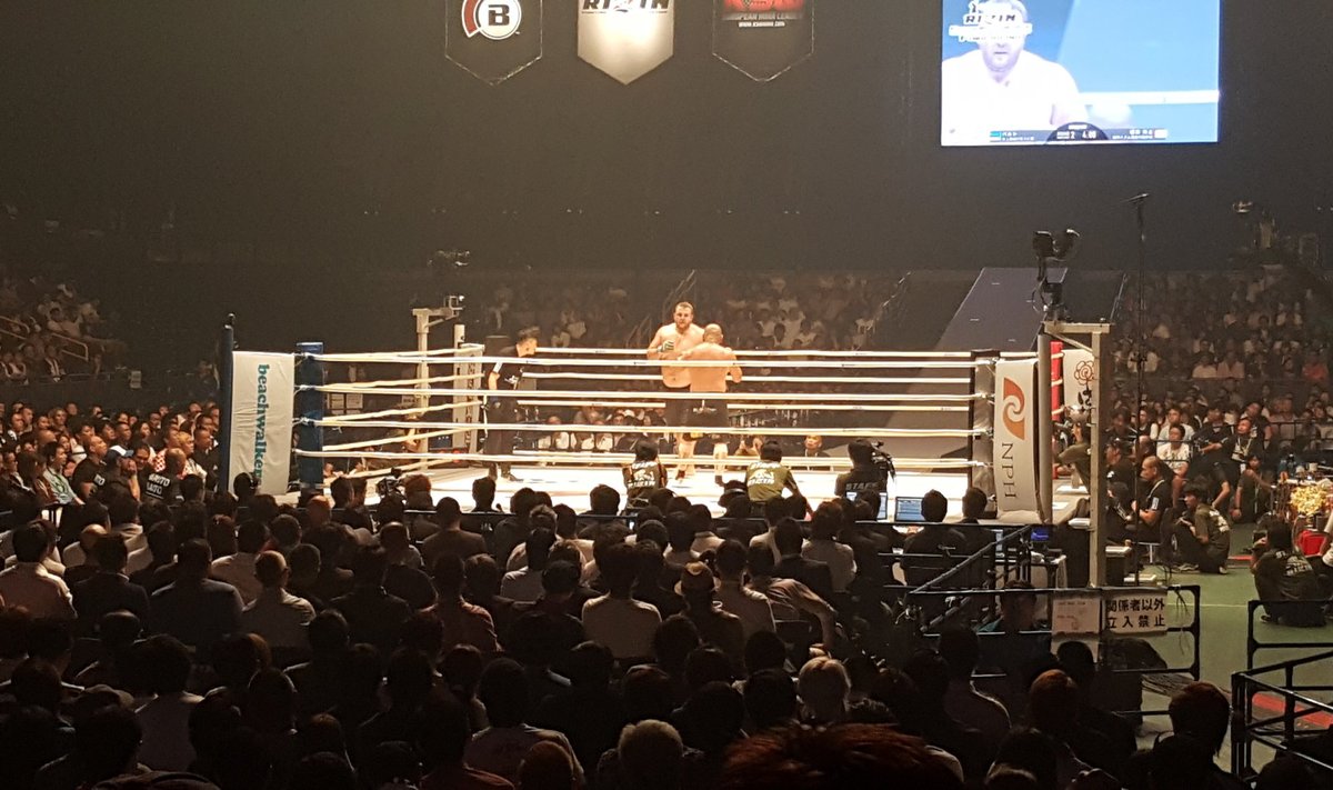 Kaido Höövelson ringis Kazuyuki Fujita vastu.