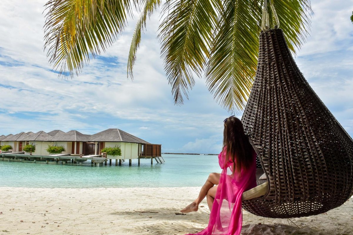 Можно ли вывозить с мальдив. Мальдивы туристы. Девушка на Мальдивах. Фотосессия на Мальдивах. Путешествие с девушкой на Мальдивы.