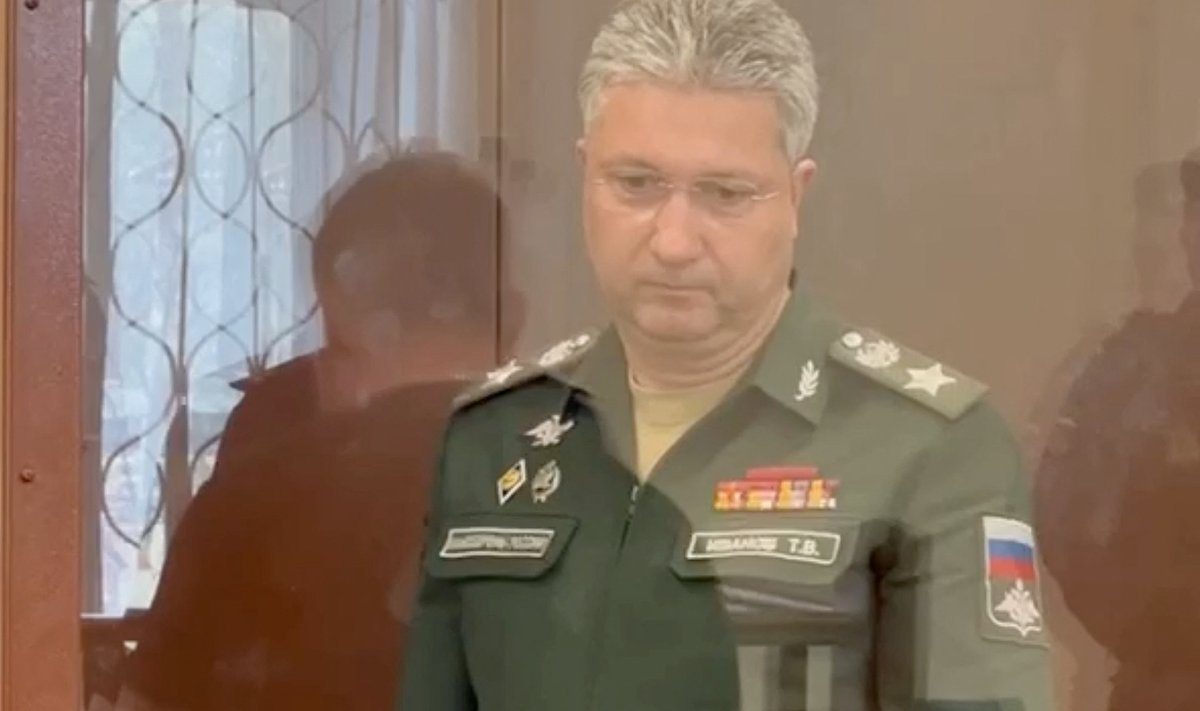 Timur Ivanov ilmus kohtu ette samas kindralimundris, mida ta oli vahetult enne vahistamist kandnud kaitseministeeriumi juhtkonna koosolekul. 
