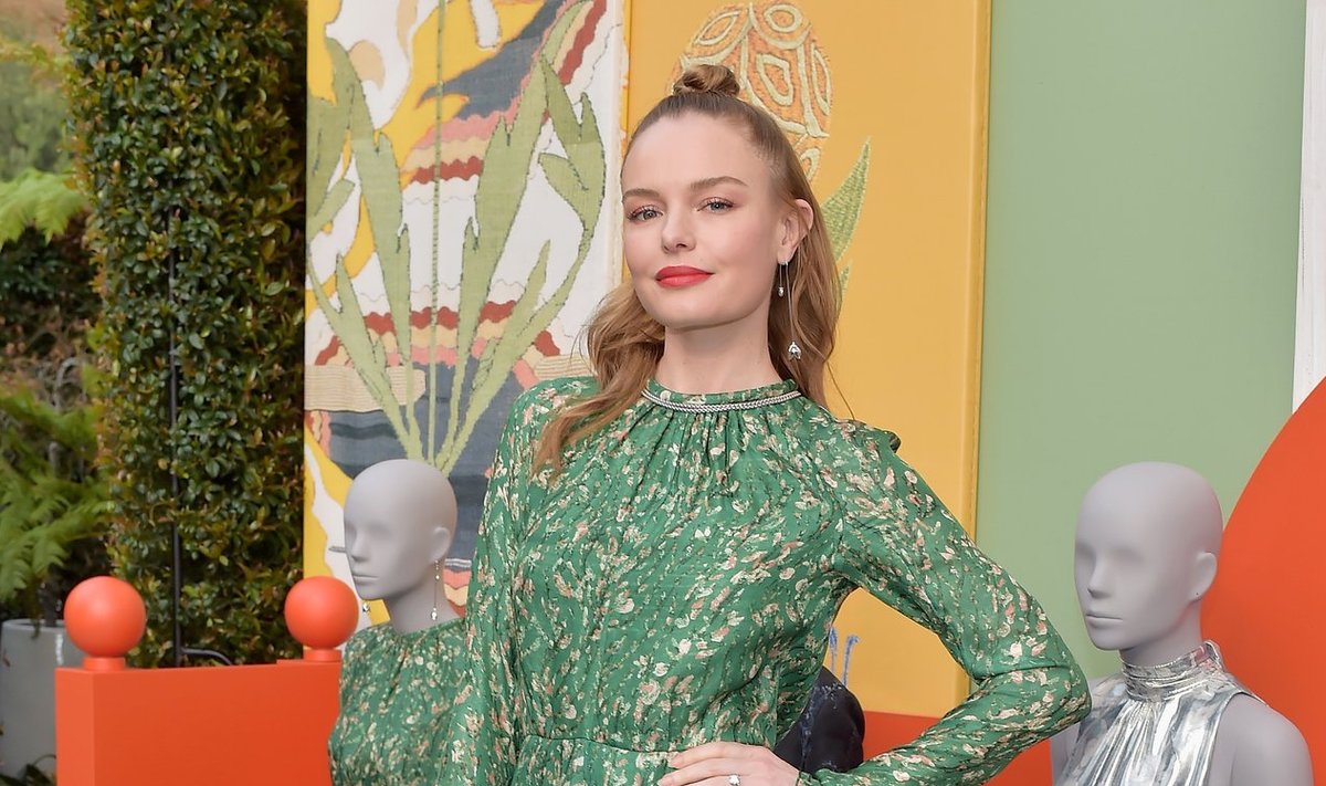 Ameerika näitleja ja modell Kate Bosworth kannab H&amp;M Conscious Exclusive’i rohelist kleiti hõbedase ninaga tanksaabastega, mis moodustavad lillemustriga imelise kontrasti.