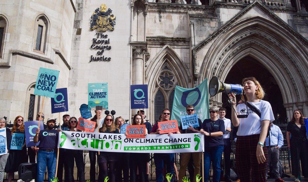 Friends of the Earthi kliimaaktivistid on Londoni kohtu ees meelt avaldanud varemgi, kui algas protsess  Whitehaveni söekaevanduse asjas.