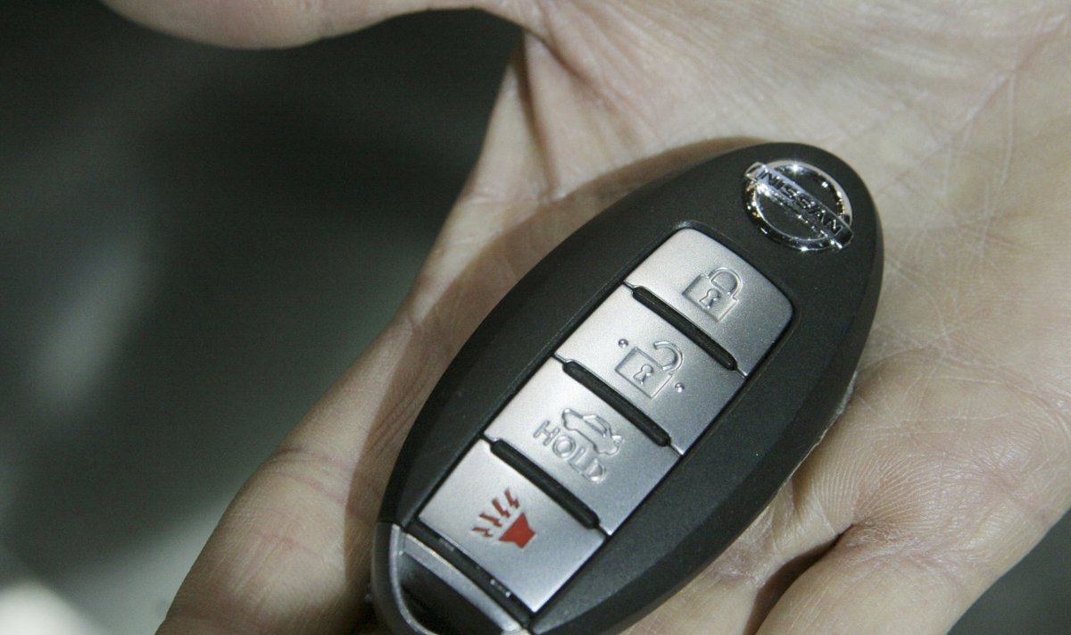 Nissani autovõti, mis võimaldab ka "võtmevaba" avamist ja käivitamist