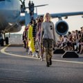 Необычный модный показ состоялся на посадочной полосе аэропорта в Хельсинки
