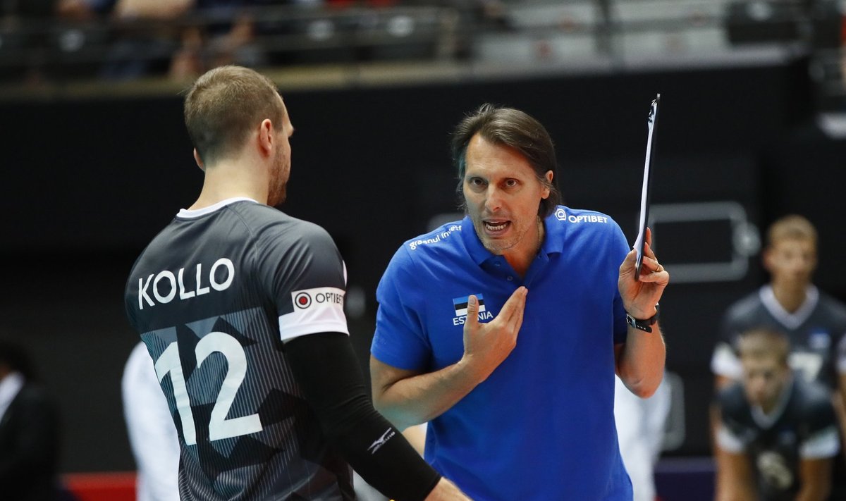 Hea turniiri teinud Kristo Kollo kuulamas peatreener Gheorghe Cretu mõtteid.