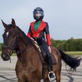 Sportautoga võidu jooksma: nooruke ratsu sai esimese näitlejakogemuse Mari-Leenu uues videos