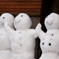 FOTOD: Estonia ees külalisi tervitanud lumememmed leidsid viimse puhkepaiga