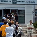 Reageering Tsiprase otsusele: kreeklased alustasid pangajooksu