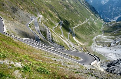 Stelvio maantee Itaalias.