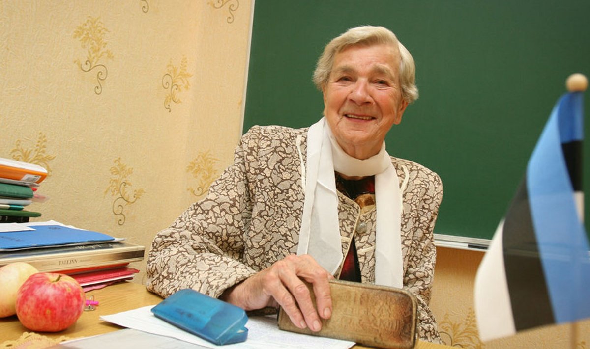 Eha Künnap on Kohtla-Järve täiskasvanute gümnaasiumis õpetanud neli kümnendit.