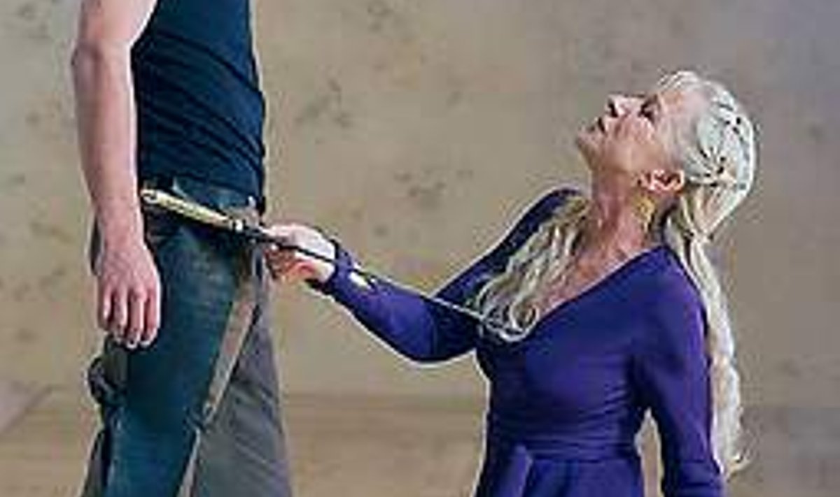 Kirgede torm: Phédre (Helen Mirren) silmitsi traagilise ihaga kasupoja Hyppolytose (Dominic Cooper) vastu.. repro