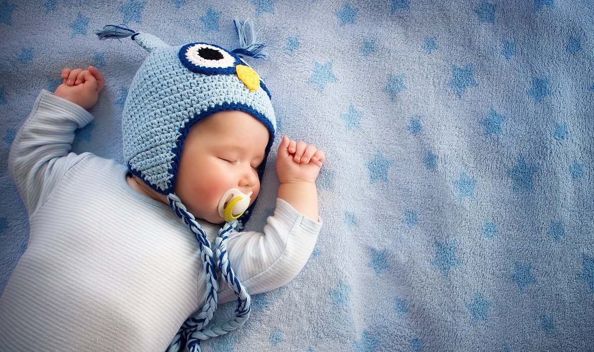 Lapse neljanda elukuu paiku tekib vanematel esimene võimalus beebi unerütmi ja -tsükleid soovitud suunas leebelt mõjutada.