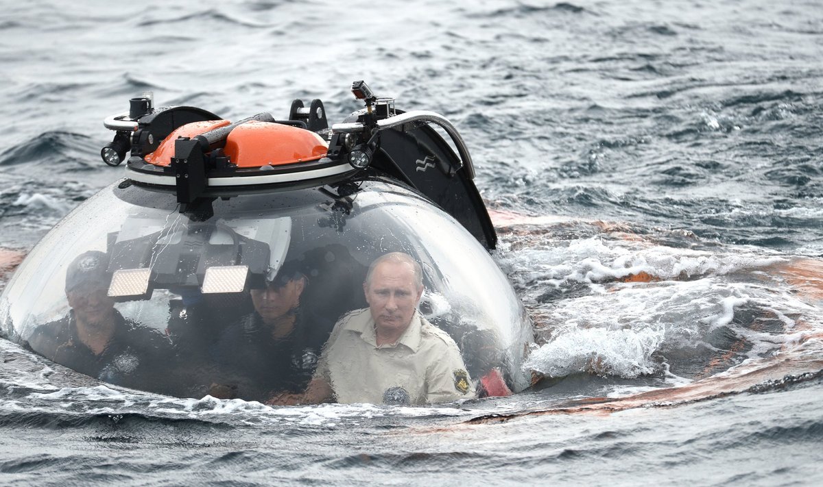 Venemaa president Vladimir Putin 18. augustil Sevastopoli lähedal batüskaafis