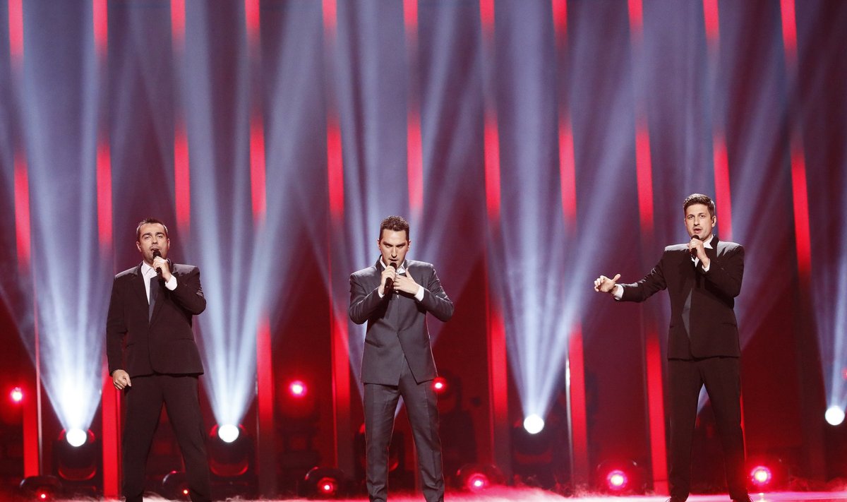Buba (pildil vasakul) bänd Iriao lauluga „Sheni Gulistvis” (ingl „For You”) eurolaval. Nad eristusid, aga nende laul ei käi muu Eurovisioni repertuaariga ühte jalga. Finaali neid ei hääletatud.