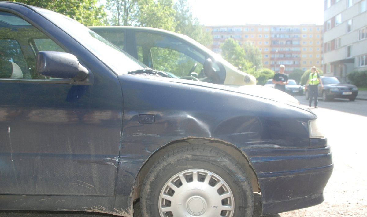 Politsei otsib Tartus avarii põhjustanud autojuhti