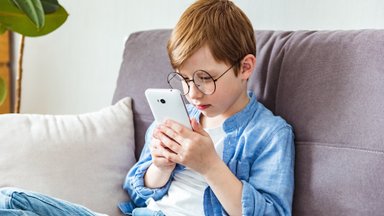 ОПРОС | Более четверти родителей считают, что, пользуясь смартфоном, их ребенок становится капризнее