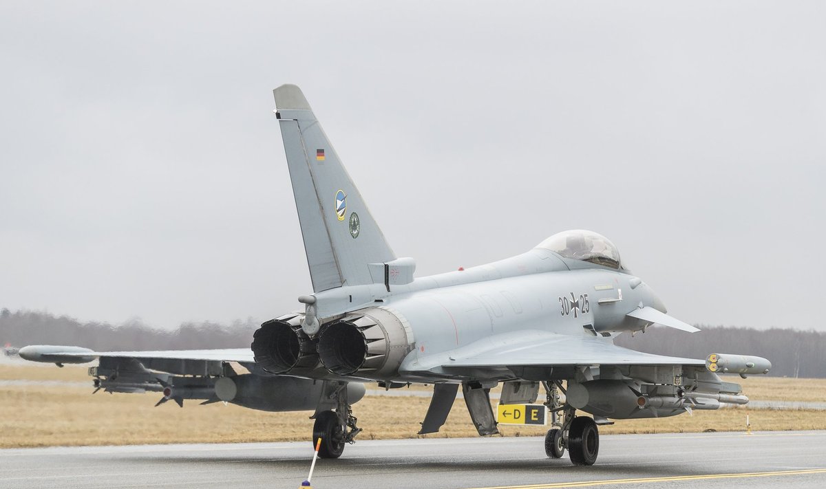 NATO õhuturbemissioonil olev Luftwaffe hävitaja Eurofighter Typhoon  Ämari õhubaasis