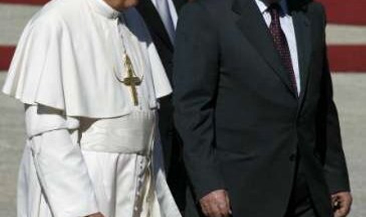Paavst Benedictus XVI koos Palestiina presidendi Mahmud Abbasiga.